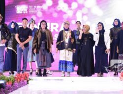 Etnura Show Mode Designer Pamerkan Busana Wastra Nusantara 