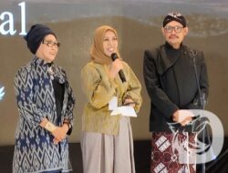 Etnura Mode Perayaan Seni Cetak Desainer Muda Ke HUT Ke-4, Puluhan Karya Wastra Jatim Batik dan Tenun Dipamerkan