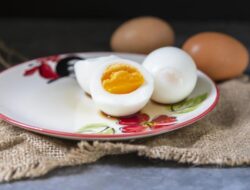 Telur Rebus Setengah Matang Vs Matang, Mana Lebih Sehat?