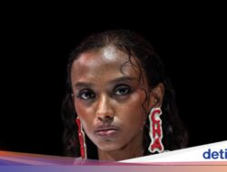 Kamu Nggak Bakal Nyangka Kalung Stylish Ini Terbuat Untuk Sisik Ikan