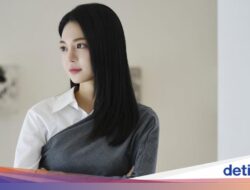 8 Warna Baju yang Cocok Didalam Celana Hitam, Simpel tapi Selalu Stylish