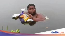 Remaja Ini Berendam Hingga Kolam Pada 5 Tahun Sebab Kulit Terasa Terbakar