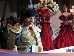 Kiprah Desainer Kontroversial John Galliano Bersama Sebab Itu Tema Pameran MET Gala 2027