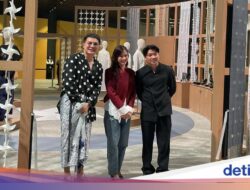 Wilsen Willim x Dian Sastrowardoyo Rilis Kebaya Modern, Terinspirasi Dasiyah
