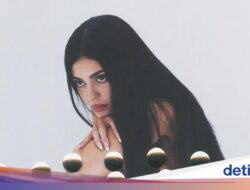 Kylie Jenner Rilis Koleksi Sandalku, Gandeng Brand Italia Gia Borghini