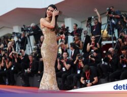Kendall Jenner Debut Ke Venice Layar Lebar Perayaan Seni, Gaun Armani 90-an Karena Itu Andalan