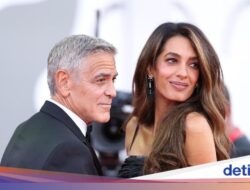 Amal Clooney Tampil Sederhana Di Venice Layar Lebar Perayaan Seni, Perhiasannya Rp 7 Miliar
