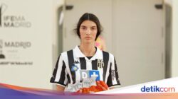 Diana Rikasari Olah Jersey Bola Bekas Didalam Sebab Itu Koleksi Mode Penuh Warna