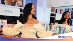 Perusahaan Jay-Z Disebut Akansegera Beli 50% Saham Fenty Beauty Milik Rihanna