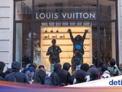Toko Dior Hingga Louis Vuitton Dijarah dan Dirusak