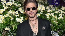 Shah Rukh Khan Segar Usia 60 Tahun, Ini Rahasia Fit-nya!