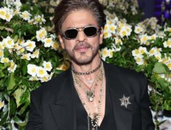 Shah Rukh Khan Segar Usia 60 Tahun, Ini Rahasia Fit-nya!